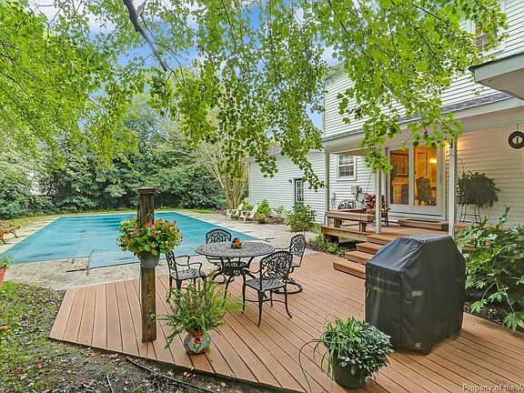 3rd image of 15 Rivergate Dr