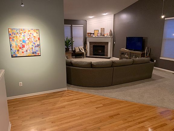 3rd image of 317 Lexington Cir