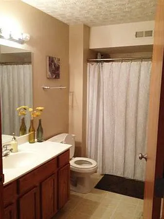 2 bed, 870 sqft, $1,200 — Photo 2