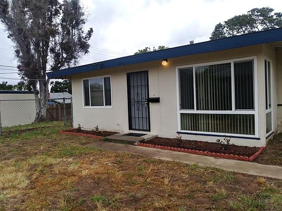 2nd image of 4916 Clairemont Dr