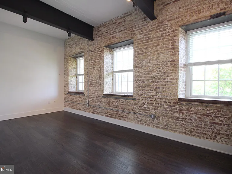 515 N Washington St #203 — Photo 14