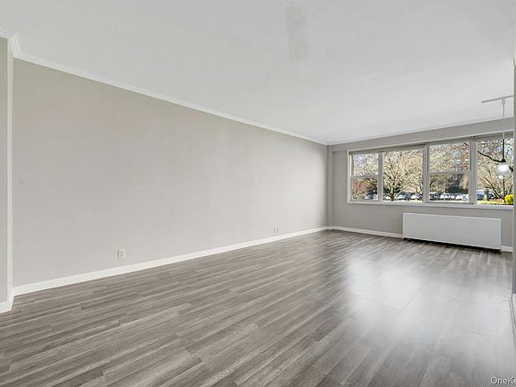 5th image of 240 Garth Road #2G2