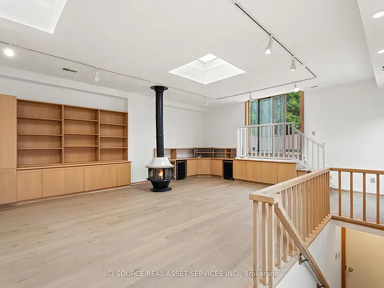 574 Saint Clair Ave W #UPPER — Photo 8