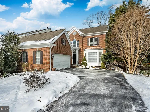 115 Camelot Ln, Newtown Square, PA 19073