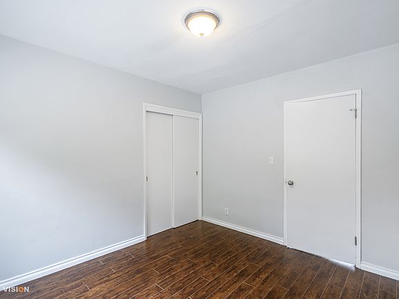 3rd image of 915 Eyremount Dr