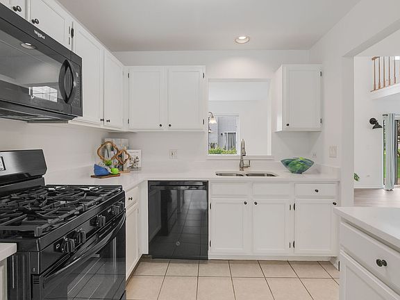 4th image of 250 Wellington Cir
