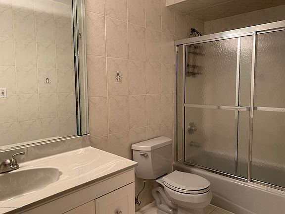 5th image of 450 Leverett Ave