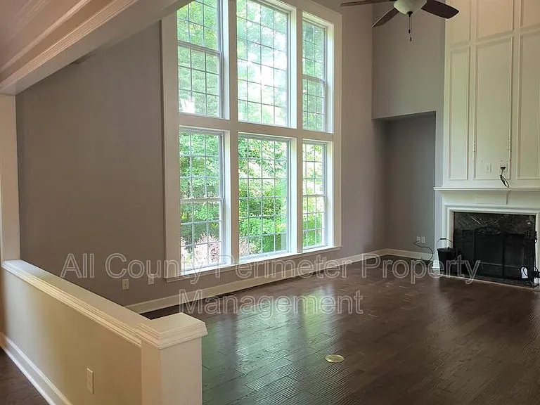4445 Agard St — Photo 31