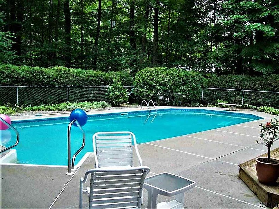 1st image of 16 Victoria Ln