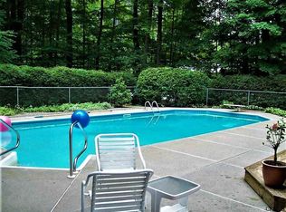 16 Victoria Ln, Saratoga Springs, NY 12866