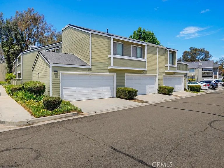23411 Cambridge Rd — Photo 1