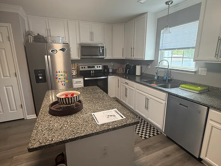 1515 Lindsay Ave — Photo 2