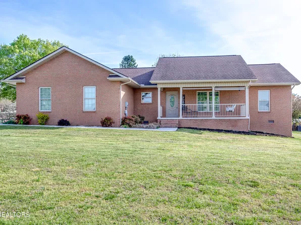329 Hickory Ln, Jacksboro, TN 37757