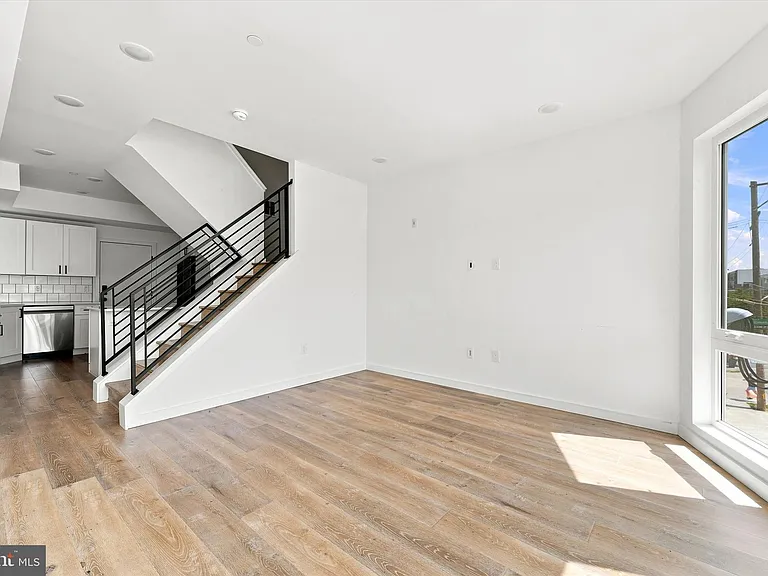 1729 Francis St #4 — Photo 13