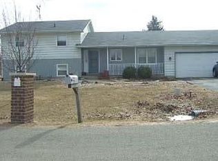4829 Ling Free Dr, Freeport, IL 61032