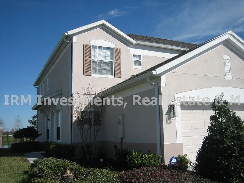 2 bedrooms 2.5 bathrooms / Loft / 2 car garage Townhome — Photo 1
