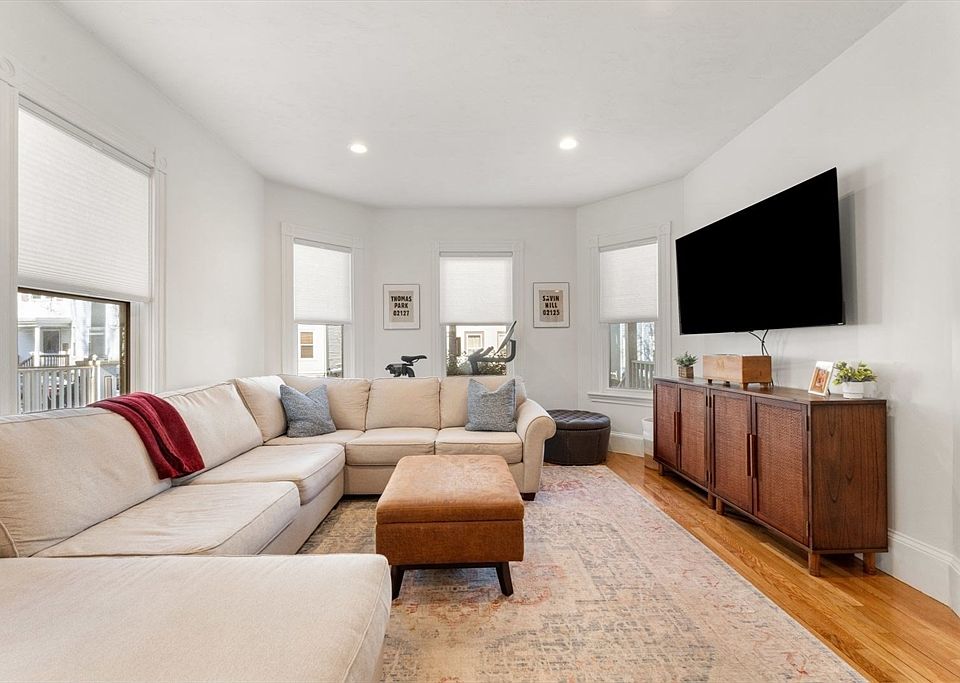 1st image of 71 Romsey St APT 1
