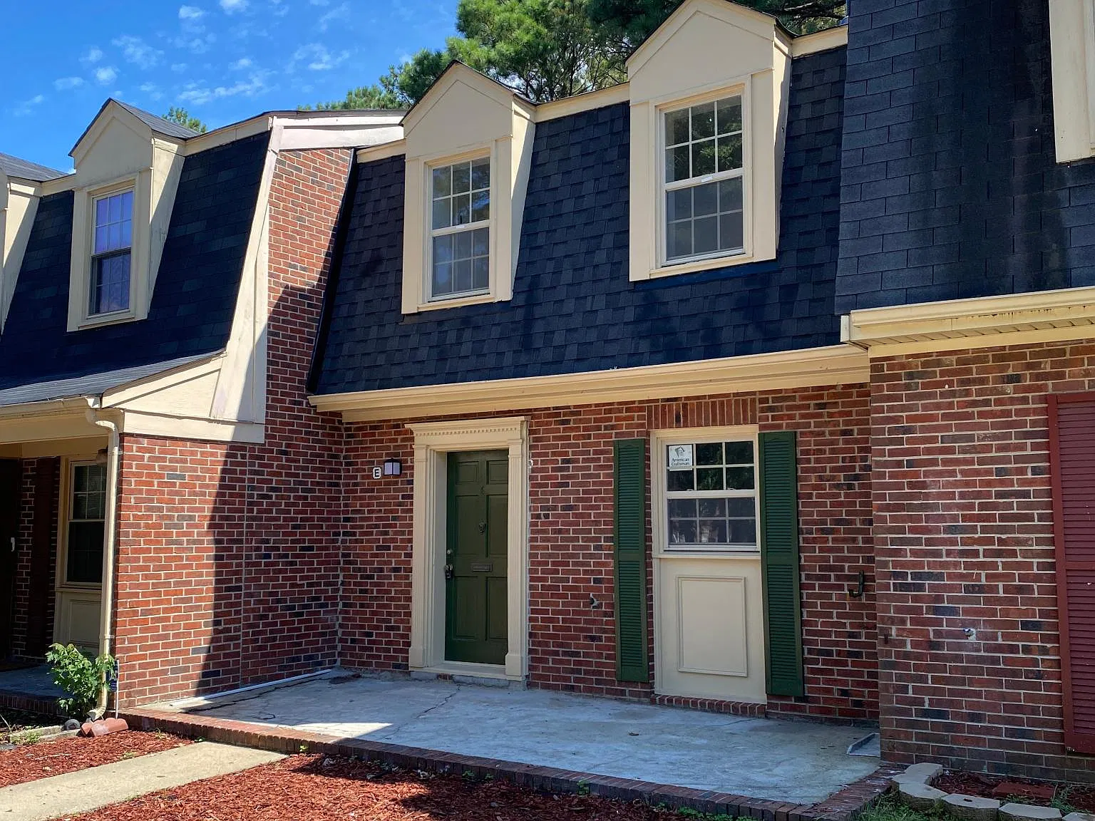 3 bed, 1360 sqft, $1,850 — Photo 2