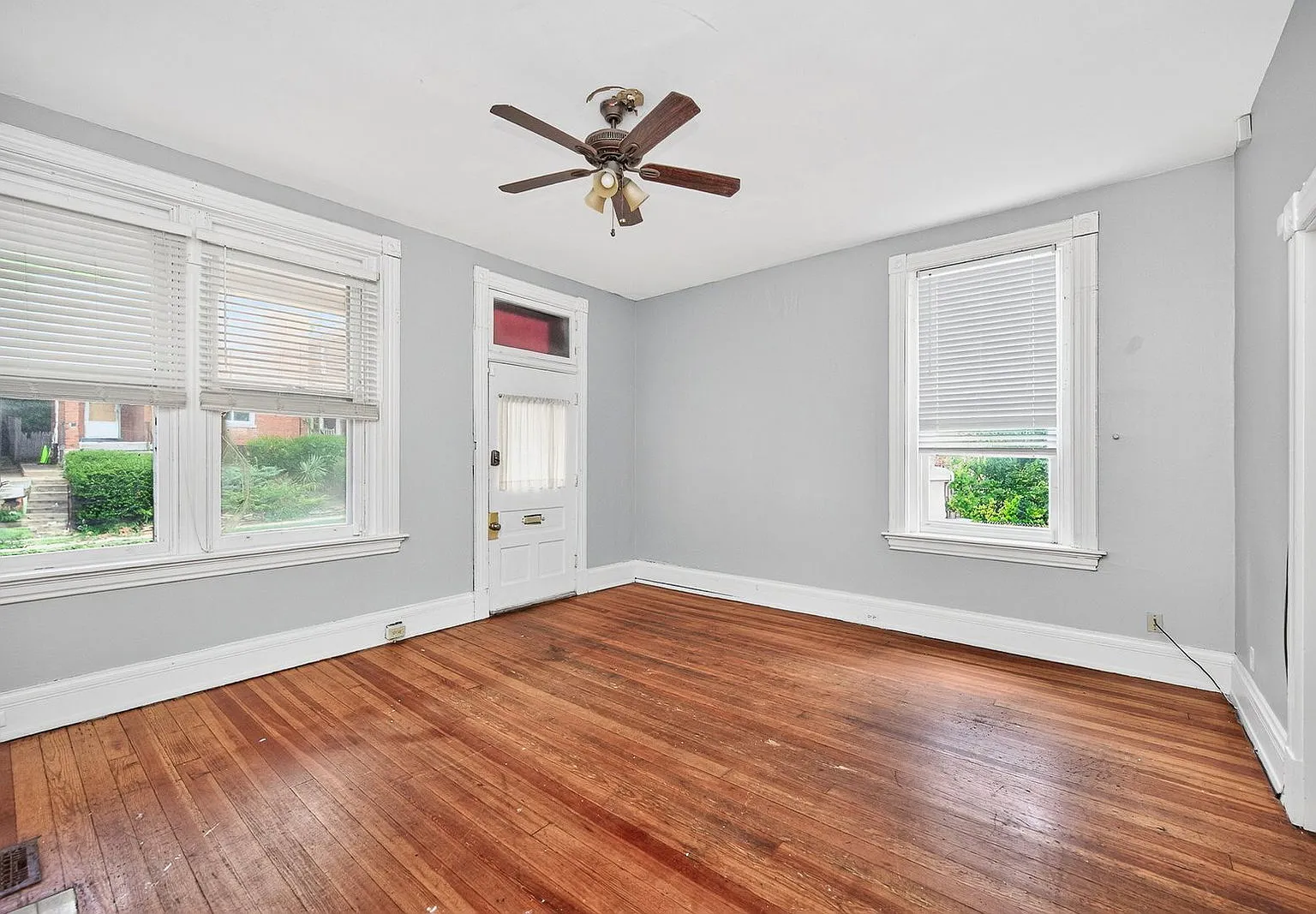 7 bed, 2.0 bath, 2516 sqft, $6,000 — Photo 4