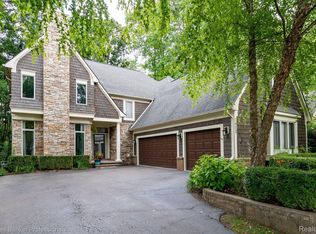 7012 Peninsula Ct, Clarkston, MI 48346