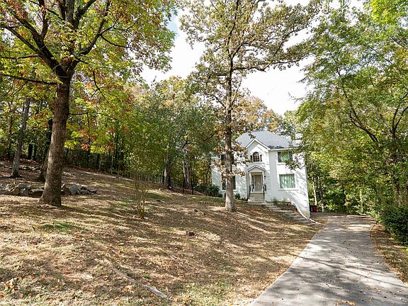 3rd image of 119 Huntington Pl