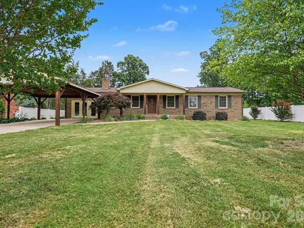 1138 Graham St, Claremont, NC 28610