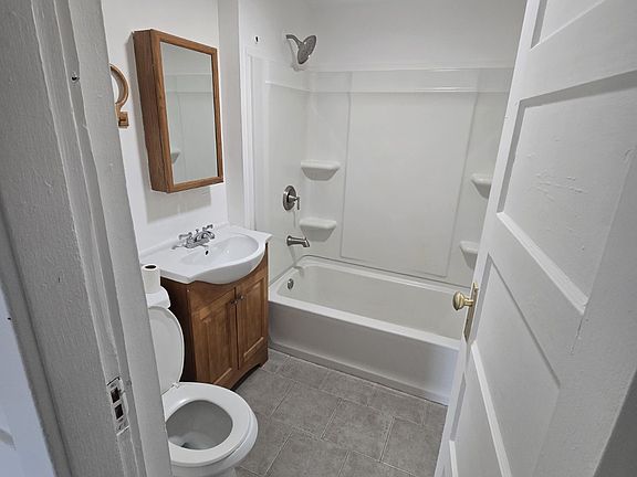 5th image of 19-21 Clayton St Unit 3