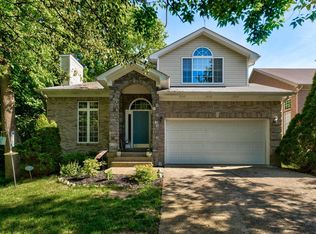 8401 Sunny Creek Ln, Louisville, KY 40299