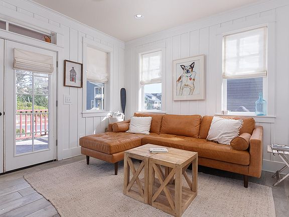 3rd image of 2511 SW Anemone Ave