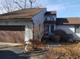 33 White Birch Ct, Riverhead, NY 11901