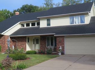 2807 W Briarcliff Ln, Peoria, IL 61604