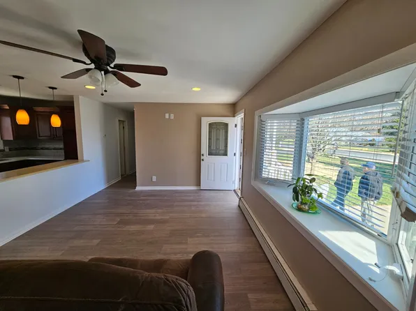 56 Applegate Dr, Central Islip, NY 11722