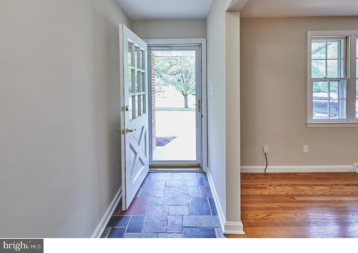 3 bed, 2000 sqft, $3,645 — Photo 3