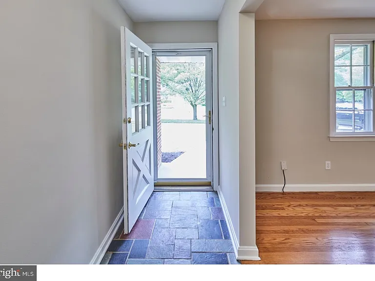 506 Foulkstone Rd — Photo 3