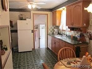 5th image of 28585 Cambridge St