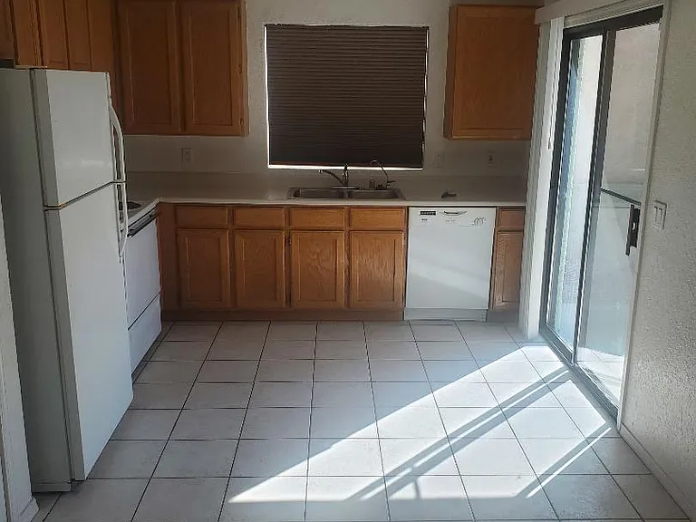 3080 Caliente Dr #102 — Photo 6