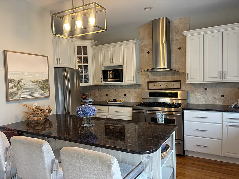 212 Lareine Ave — Photo 6