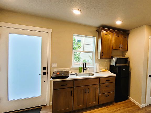 Kitchenette, with included induction stove, compact fridge and microwave.