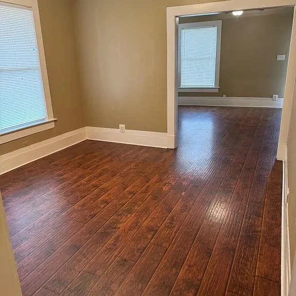 313 E Lloyd St — Photo 3