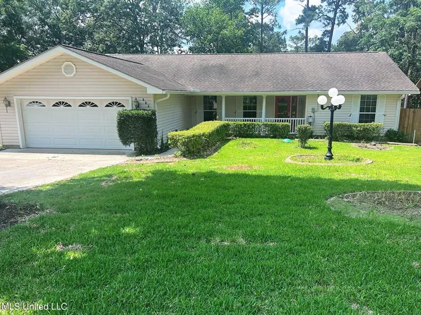 806 E Lakeshore Dr, Carriere, MS 39426