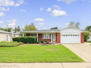 30304 Austin Dr, Warren, MI 48092