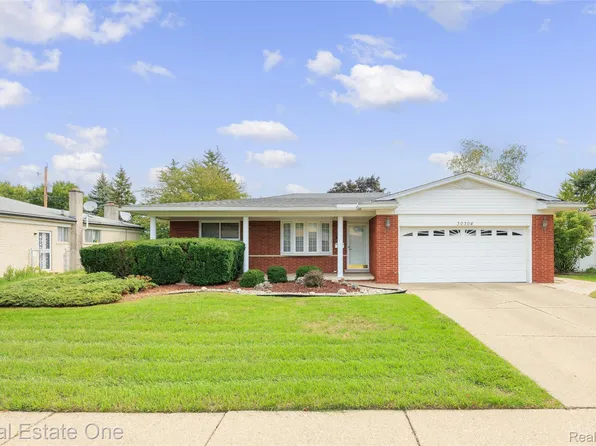 30304 Austin Dr, Warren, MI 48092