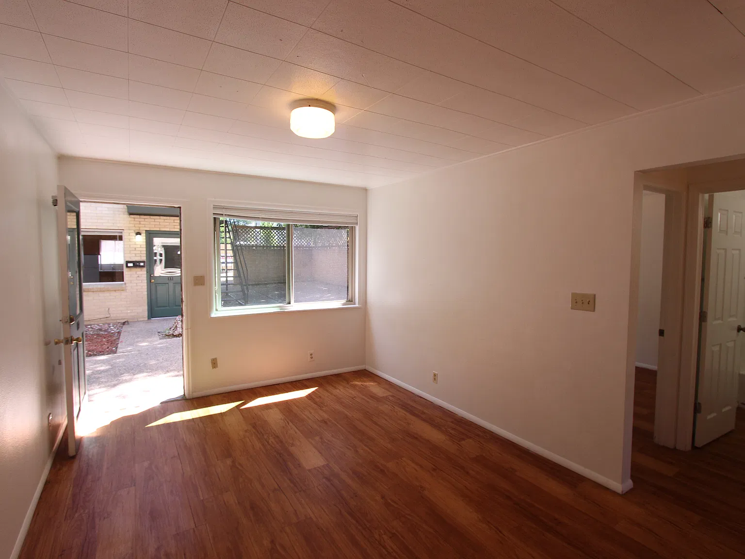 2 bed, 500 sqft, $3,200 — Photo 2