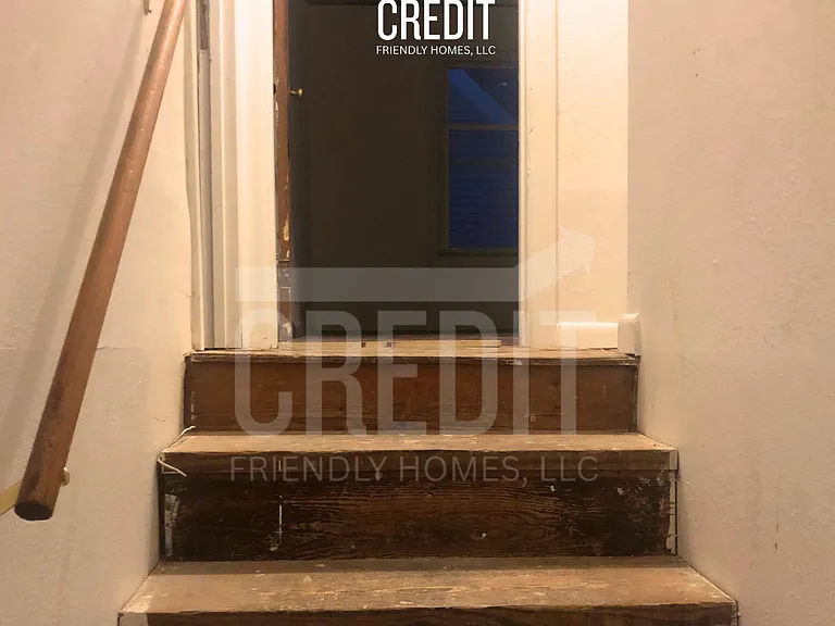 327 E Stuart Ave — Photo 5