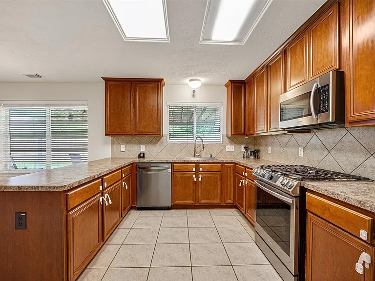 12042 Clear Brook Oak St — Photo 17