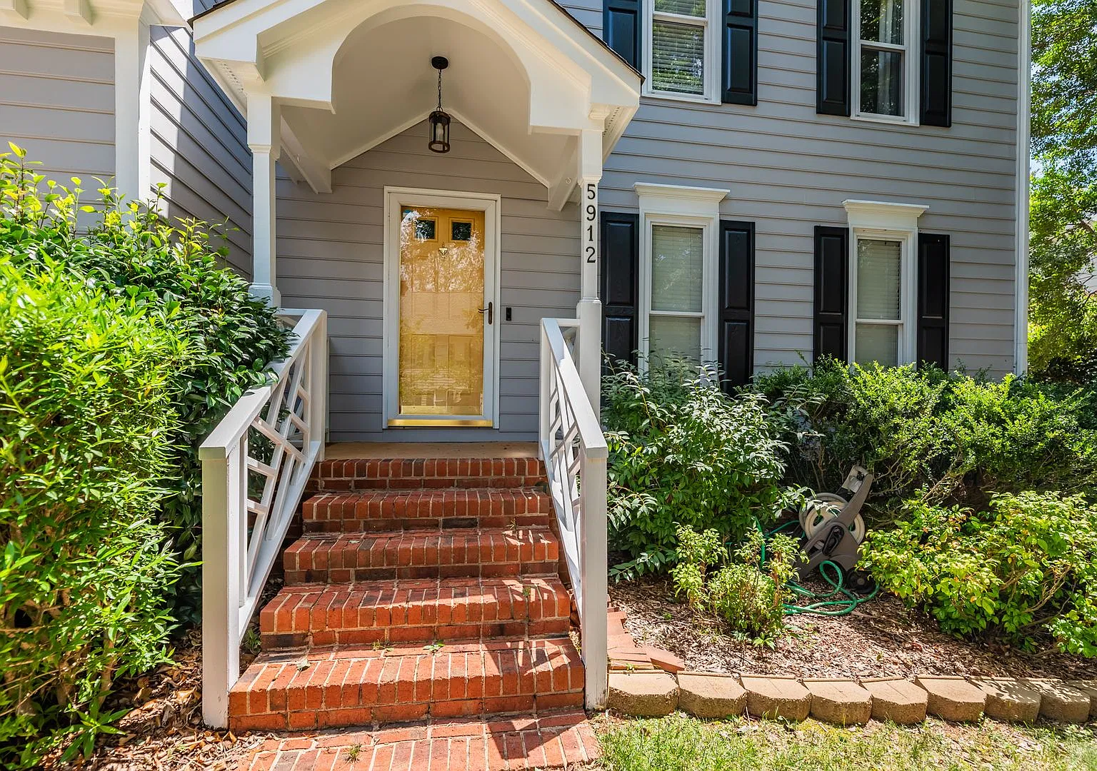 Beautiful 4-bedroom home near Crabtree! — Photo 3