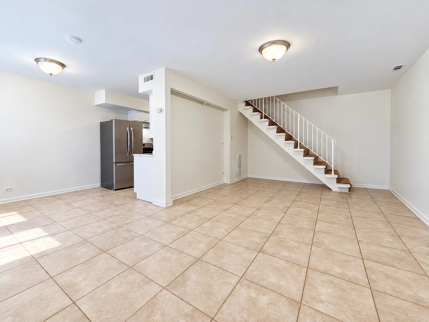 2 bed, 1000 sqft, $2,100 — Photo 2