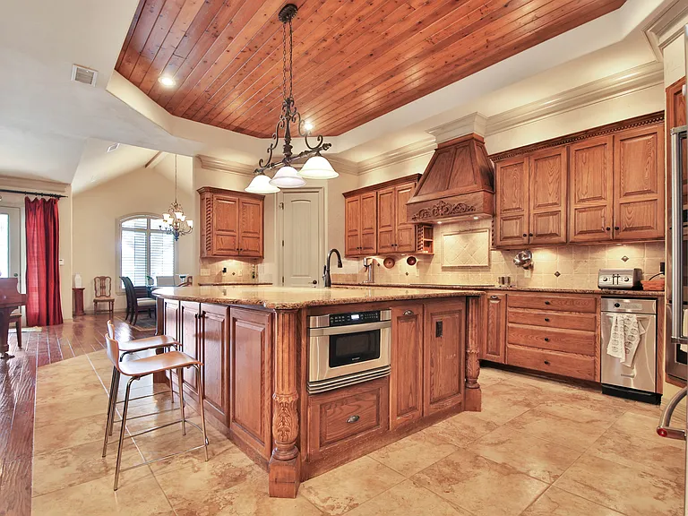 9201 York Pl — Photo 4