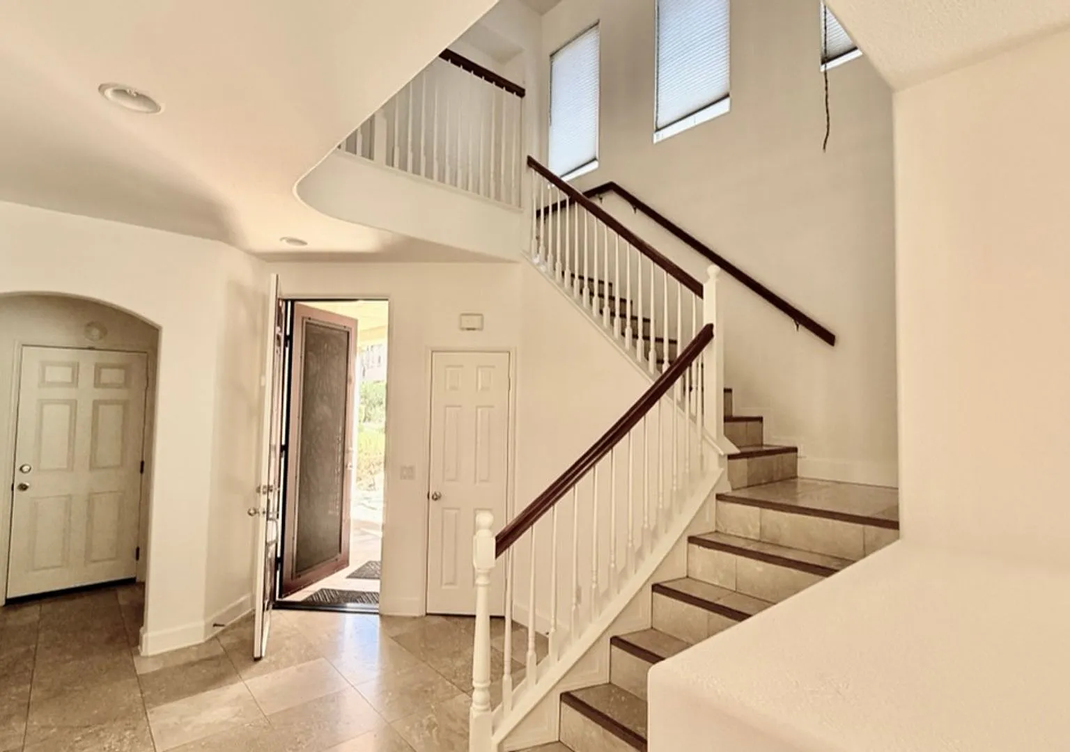 Large home in Ivey Ranch!! — Photo 2
