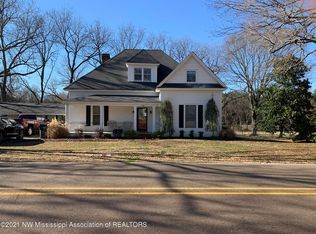 1561 Gwynn Rd, Nesbit, MS 38651